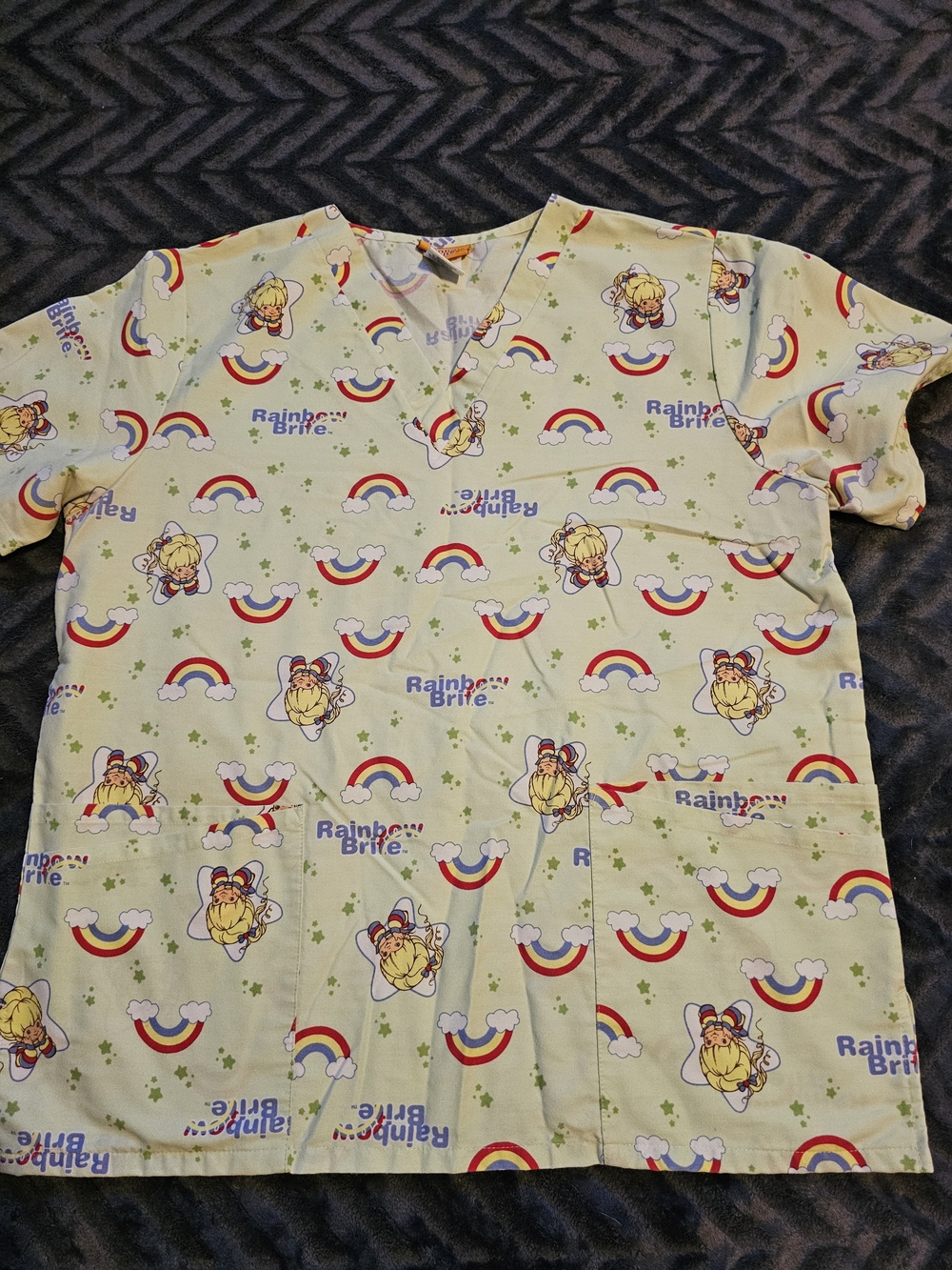 🌈 Vintage Rainbow Brite Women’s Scrub Top – Size Large – Character Print